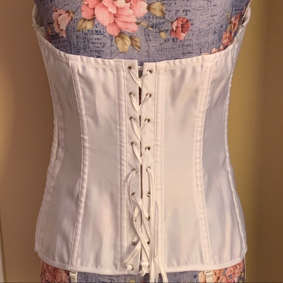 NWOT White satin crochet halter corset - Picture 4 of 7